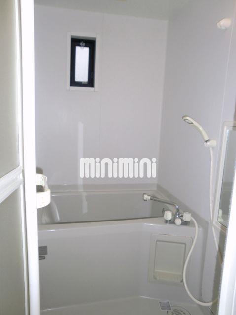 バス・シャワールーム　一日の疲れを癒す洋室。