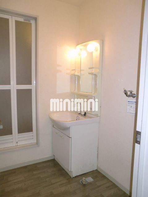 洗面設備　生活に便利な洗面化粧台。