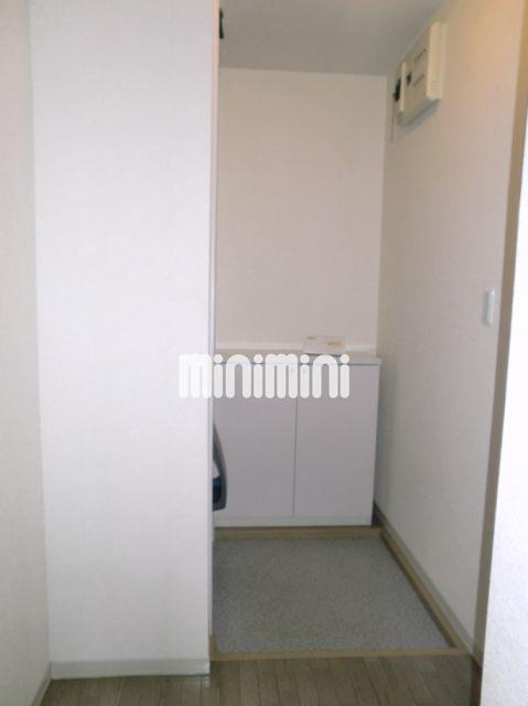 玄関　下駄箱付きの玄関。