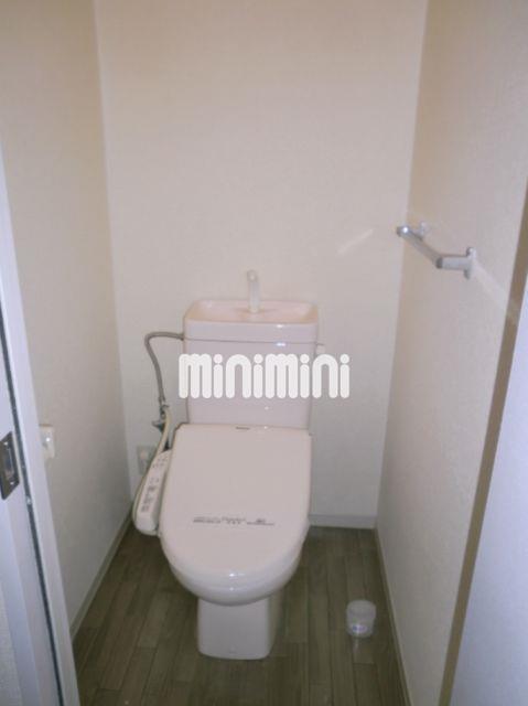 トイレ　便利なウォシュレット付き。