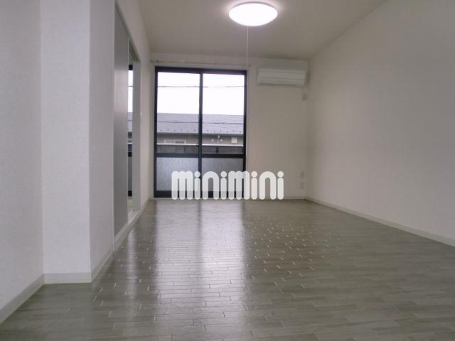 居室・リビング　季節ごとに便利なエアコン付。