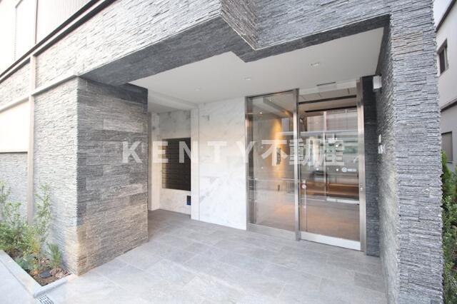 エントランス　落ち着いたエントランスです