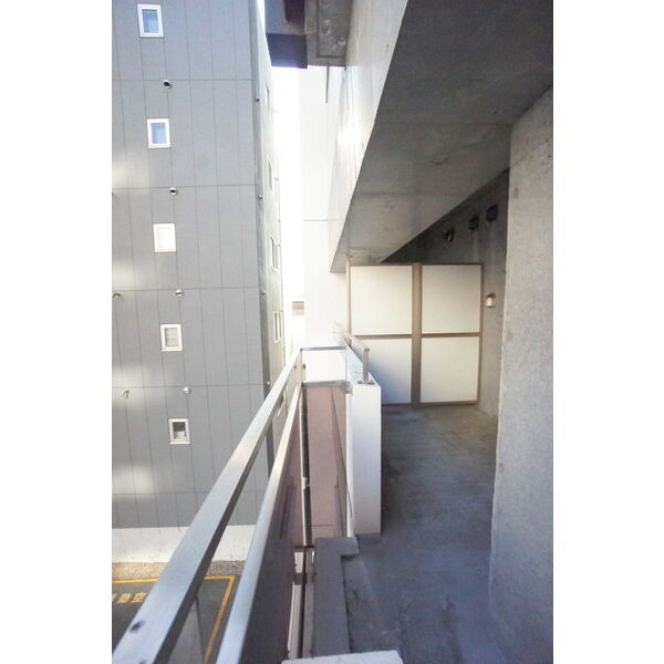 バルコニー　嬉しいバルコニー付き！夏季の洗濯物干しに♪