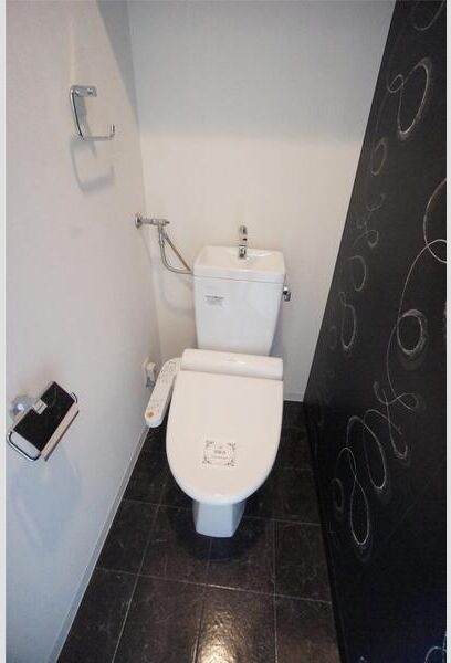 トイレ　嬉しいウォシュレット付きのトイレ！便座温かいですよ♪