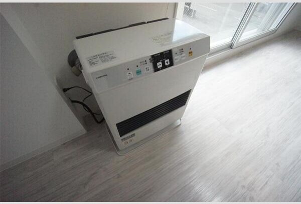 その他設備　経済的な灯油FF暖房です！