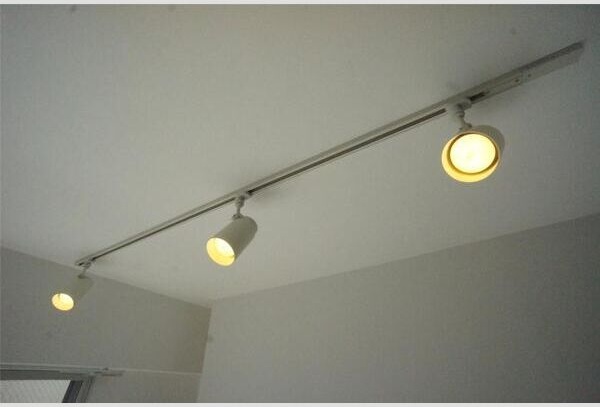 その他　お部屋にはライトがついてます！