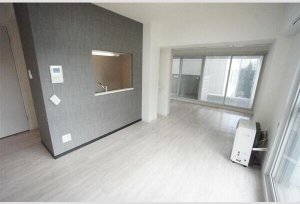 居室・リビング　明るい居間で気持ちまで明るくなりますね！