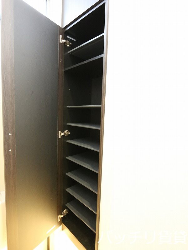 玄関　別部屋の為、現状優先