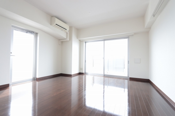 居室・リビング　10.6帖の居室。2面に窓があります!