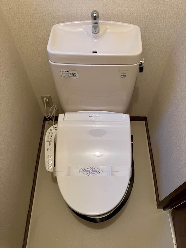 トイレ　※別のお部屋のお写真です。御参考までに。