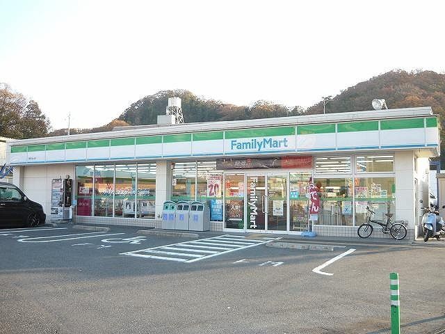 コンビニ　ファミリーマート鳥取覚寺店（コンビニ）まで1900m