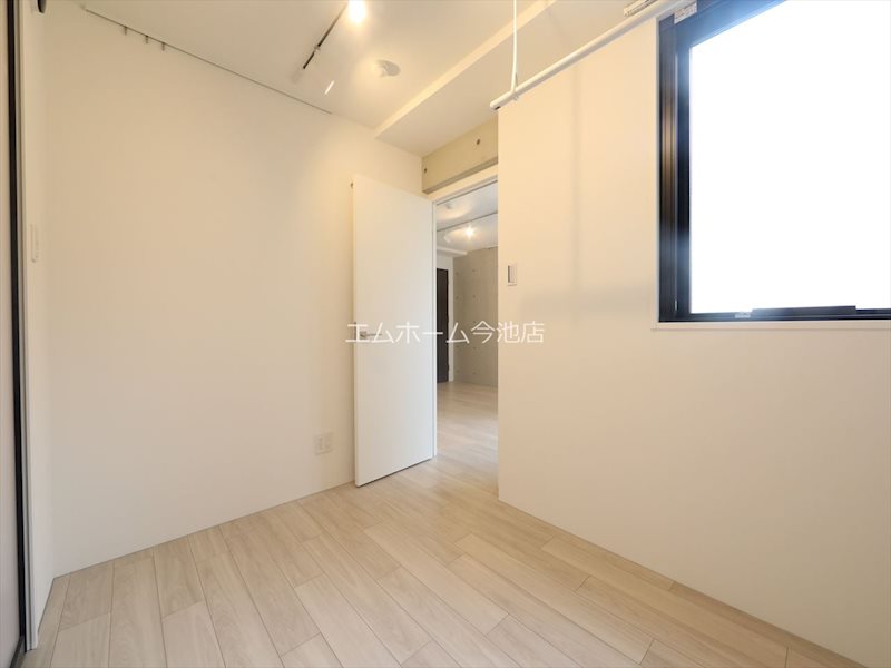 その他共有部分　洋室4.16帖　エアコン付　換気良好　収納充実しています