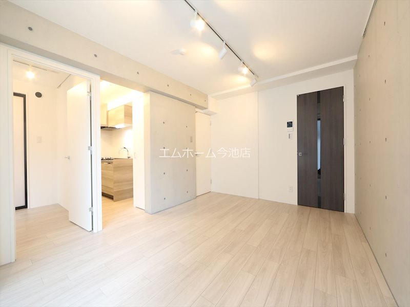 居室・リビング　LDK11.9帖　エアコン付　換気良好　デザイナーズ