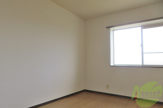 居室・リビング　広めのリビングでご家族でもお過ごし頂けます。