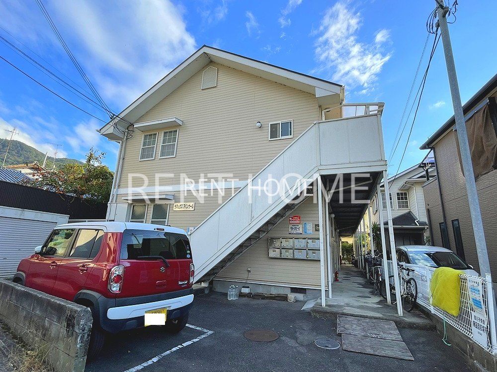 建物外観　駐車場