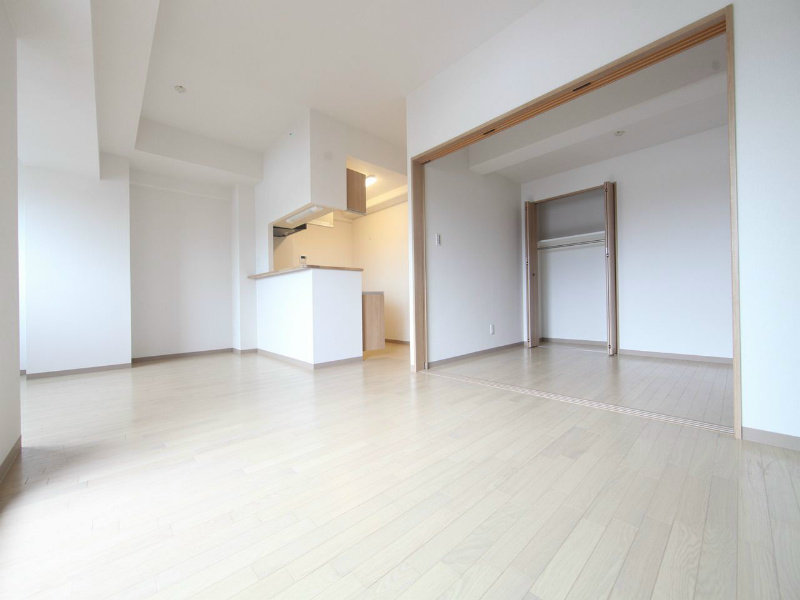 居室・リビング　ＬＤＫ17.1帖　洋室5.2帖　繋げて使用可能です