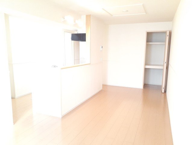 居室・リビング　個人の部屋や寝室として使える洋室です