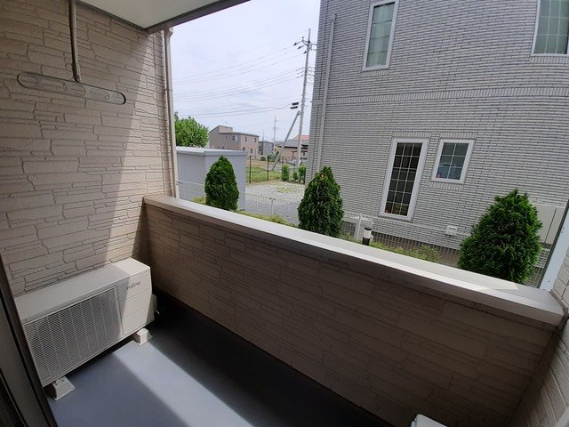 バルコニー　開放的で明るい空間を演出してくれるバルコニーです