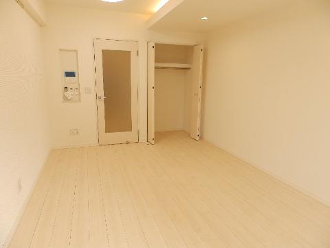 居室・リビング　室内