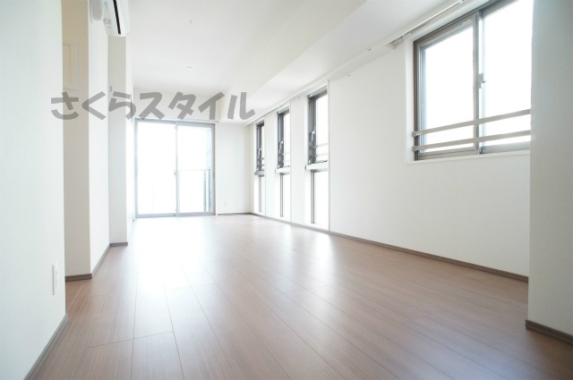 居室・リビング　開放感のあるゆったりとしたお部屋です♪