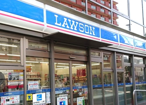 コンビニ　ローソン 西早稲田駅前店（コンビニ）まで329m