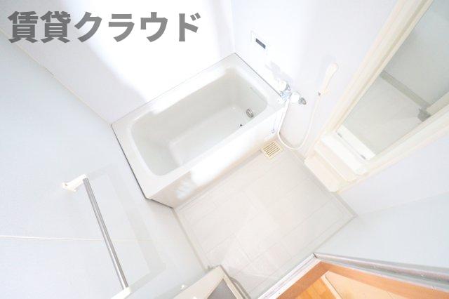 バス・シャワールーム　コンパクトで使いやすいお風呂です