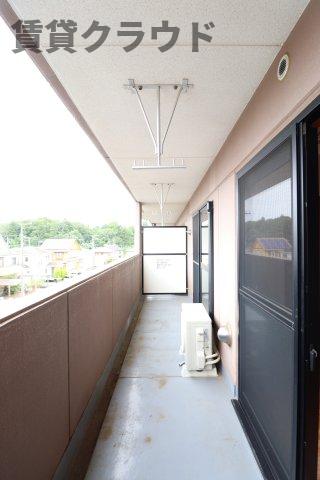 バルコニー　暖かな日差しのふりそそぐバルコニー