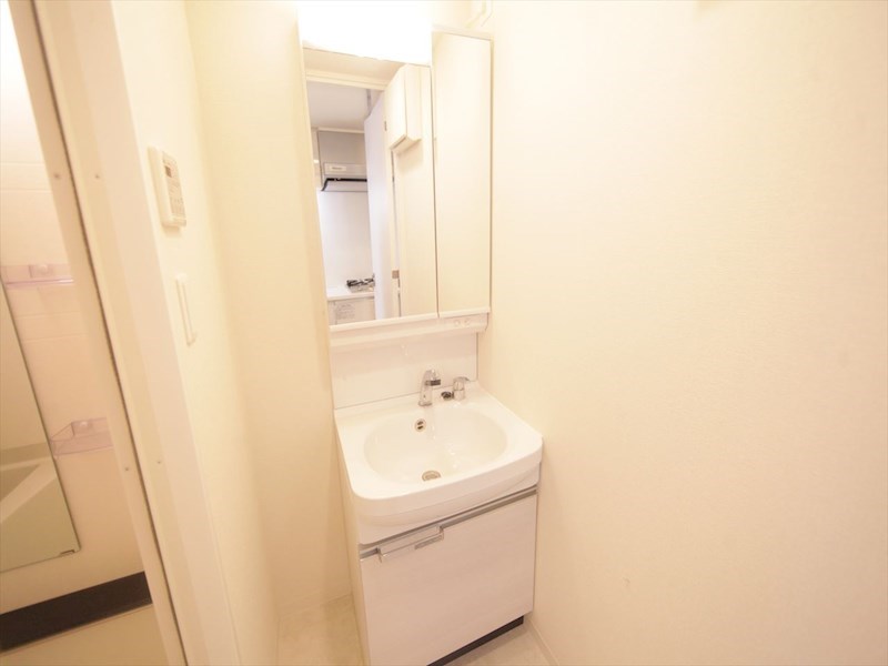 洗面設備　脱衣所　独立洗面台（シャンプードレッサー付）