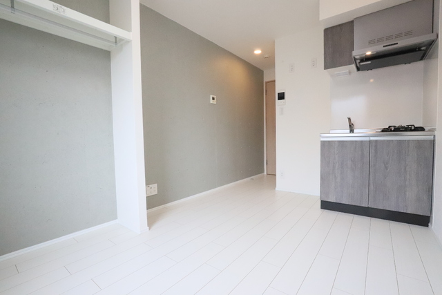 居室・リビング　◆６．７帖洋室◆※クリーニング前※