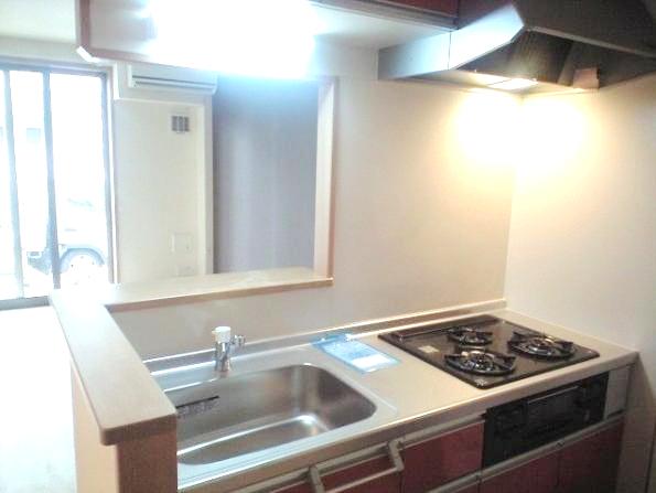 キッチン　※別部屋参考写真☆3口コンロ付きシステムキッチン☆