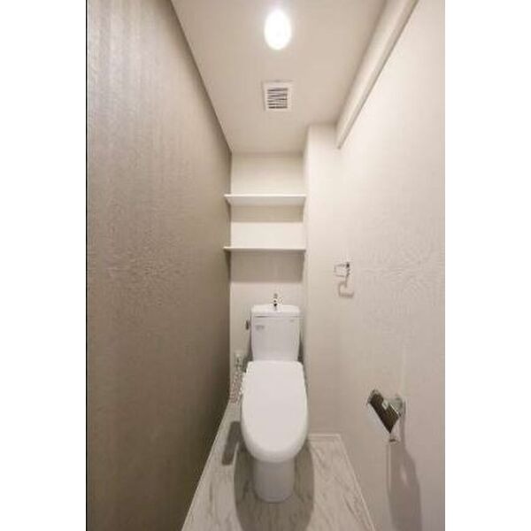 トイレ　嬉しい収納付き