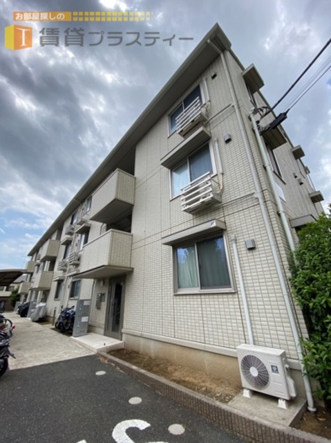 建物外観　静かな森の中に大和ハウスクオリティの賃貸。