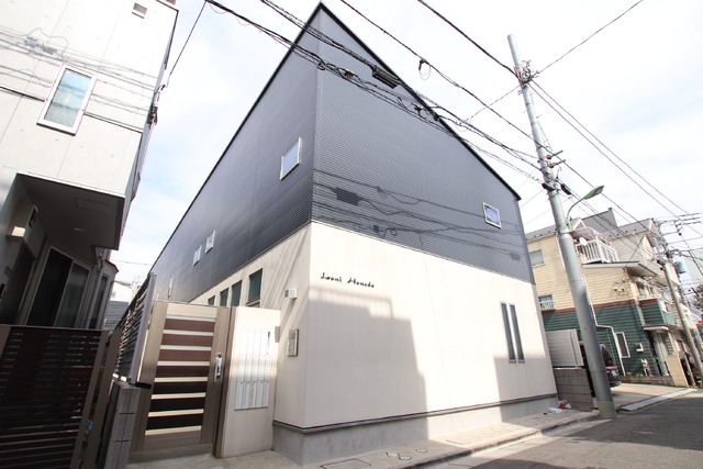 建物外観　単身者様入居にも安心・オートロック付き★