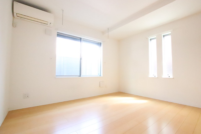 居室・リビング　★お部屋は角部屋・７．３帖★