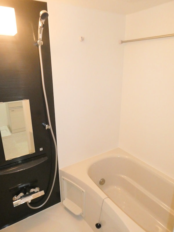 バス・シャワールーム　浴室乾燥機能付きのバスルーム！