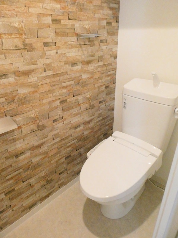 トイレ　清潔感のある温水洗浄便座のトイレ♪