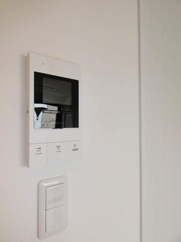 セキュリティ　カラーモニター付きインターホンで急な来訪者も安心◎