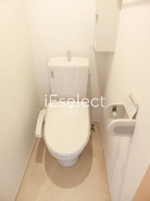 トイレ　ウォシュレットになります。あると嬉しいですね。