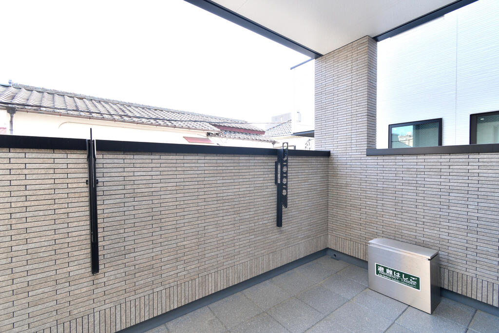 バルコニー　南面屋根付きバルコニー