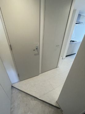 玄関　※別部屋の参考写真です。
