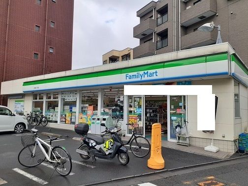 コンビニ　ファミリーマート（コンビニ）まで120m
