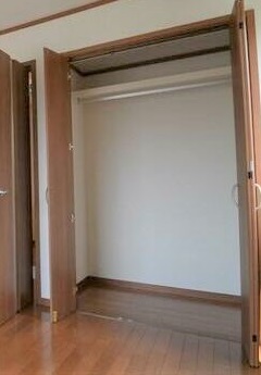 収納　ハンガーポール付のクローゼット
