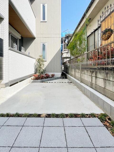 建物外観　駐輪場