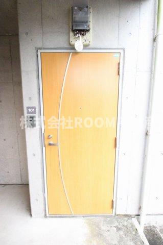 玄関　収納もある玄関です