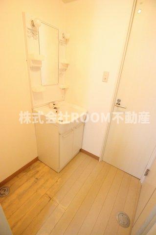 洗面設備　ゆったりとスペースのある洗面所