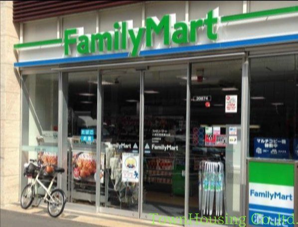 コンビニ　ファミリーマート目黒三田通り店（コンビニ）まで310m