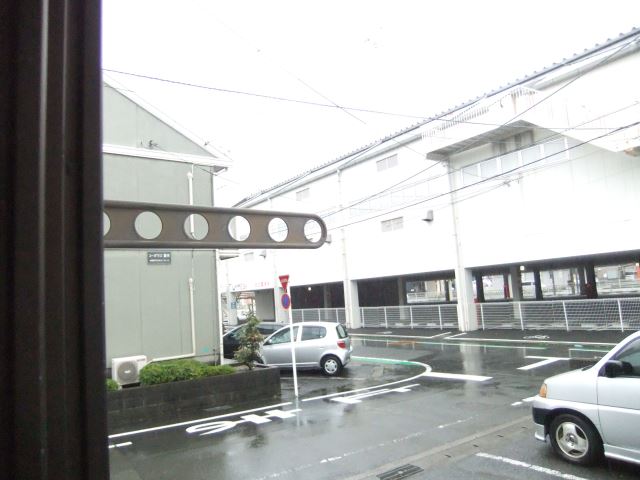 バルコニー　お洗濯物が干せますよ