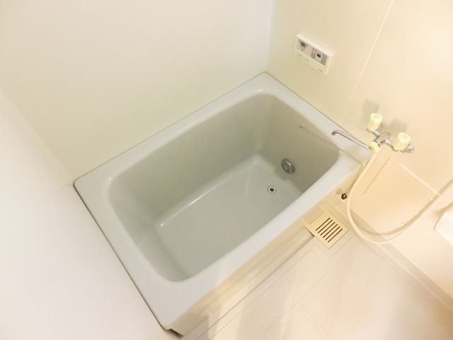 バス・シャワールーム　便利な追い焚き機能付き