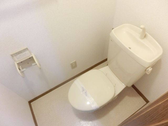 トイレ　清潔感のあるトイレです