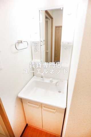 洗面設備　清潔感ある独立洗面台で毎日気持ちよく♪